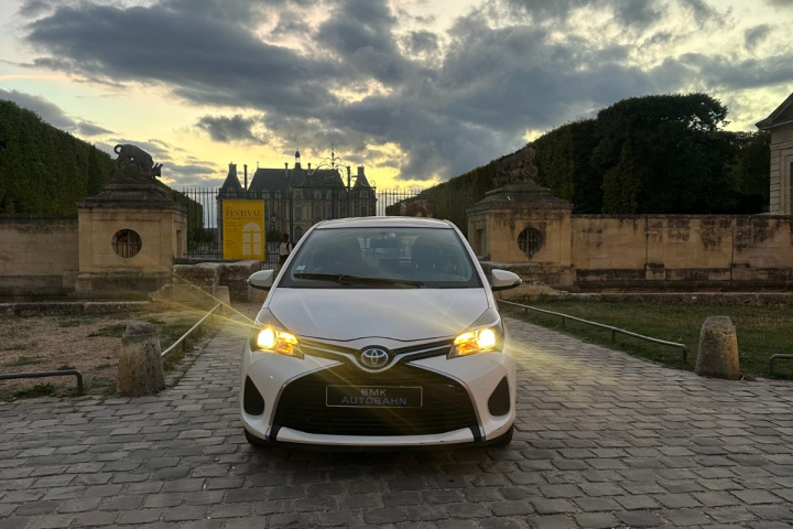 TOYOTA YARIS HYBRIDE